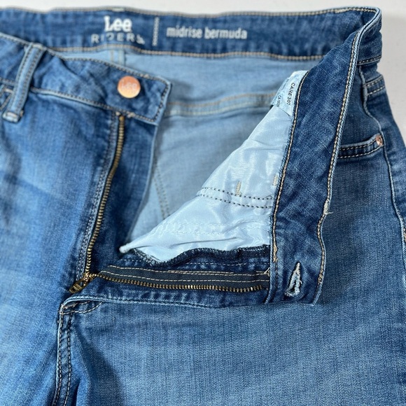 Lee Ryder Women’s Classic midrise Blue Jean Shorts, size 16M - Picture 6 of 13